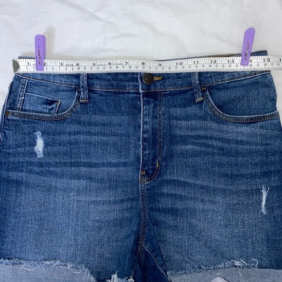 Women’s Reitmans high waisted roll up distressed stretchy Jean Shorts size 29 - Picture 7 of 10